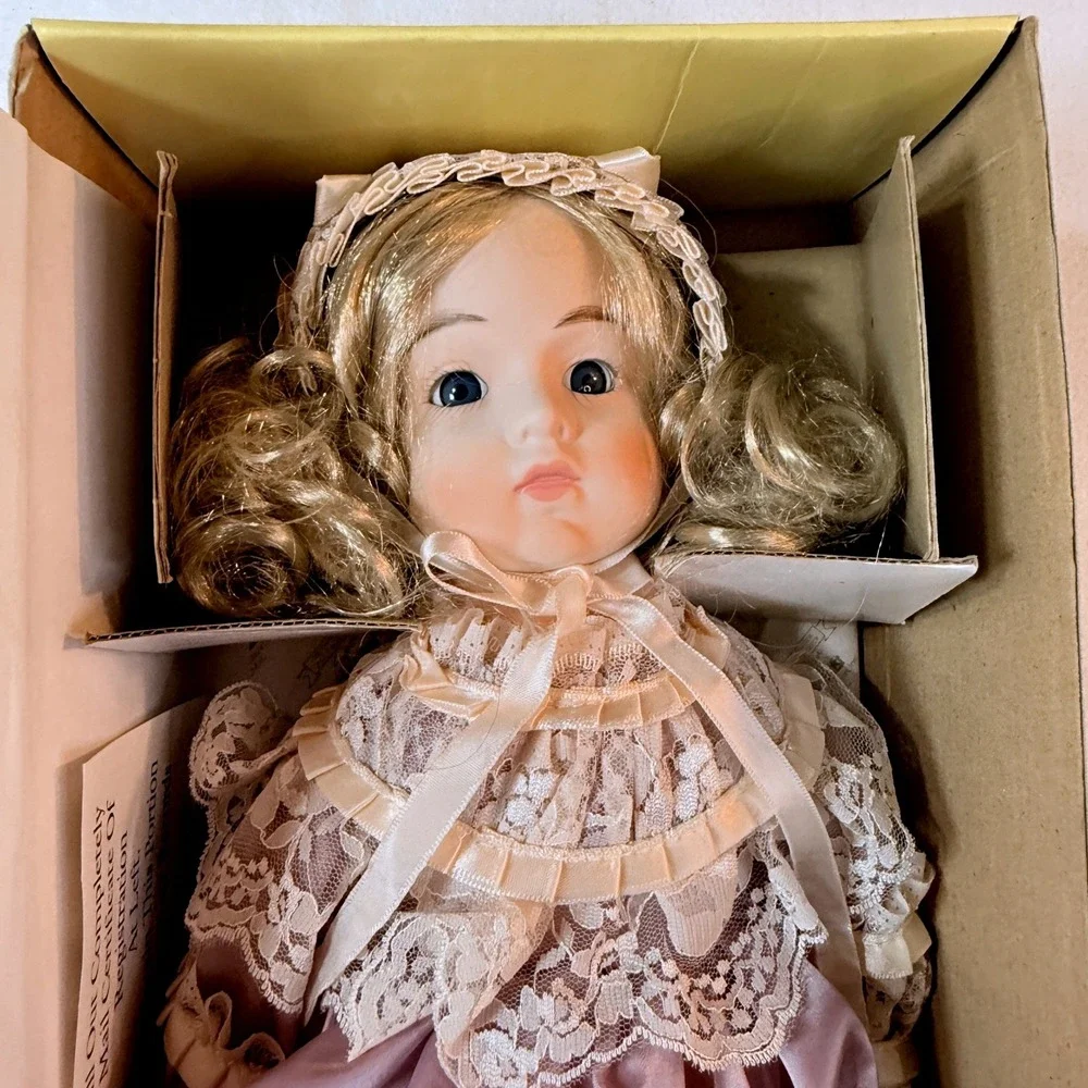 Vintage‎ Seymour Mann Connoisseur Porcelain Doll Mauve Lace Dress TR-87 NIB